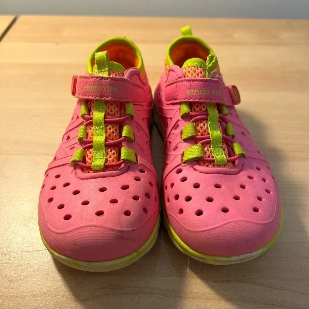 Stride Rite girls pink water hiking shoe. Like new!